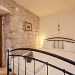 Capo - Old Town - Parking * Trogir