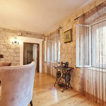 Capo - Old Town - Parking Apartman