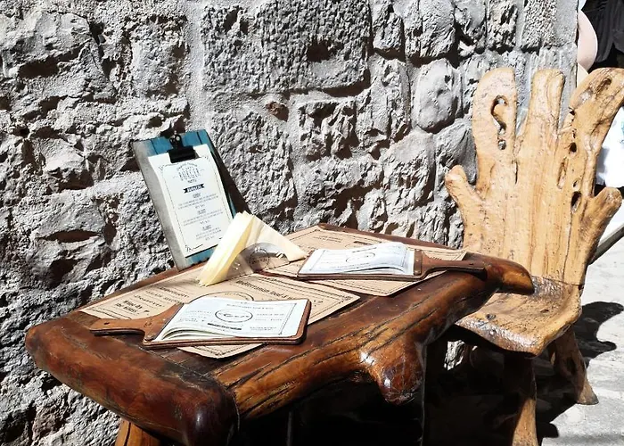 Capo - Old Town - Parking * Trogir