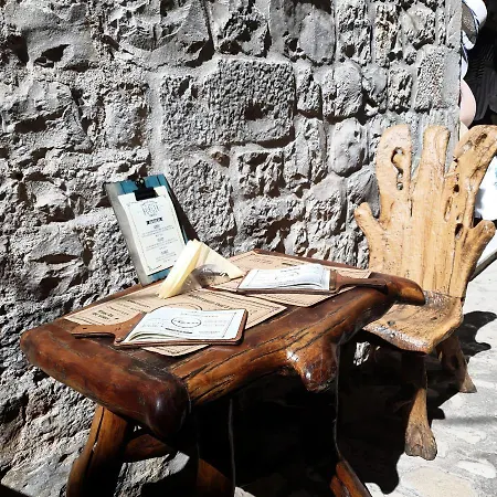 Capo - Old Town - Parking * Trogir