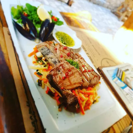 Capo - Old Town - Parking Trogir