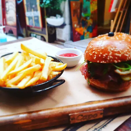 Capo - Old Town - Parking Trogir