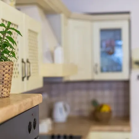 Capo - Old Town - Parking * トロギール