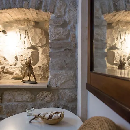 Capo - Old Town - Parking * トロギール