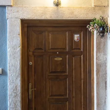 Capo - Old Town - Parking Apartment