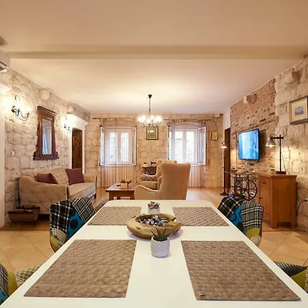 Appartement Capo - Old Town - Parking Trogir