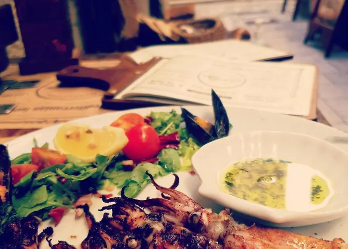 Capo - Old Town - Parking Trogir