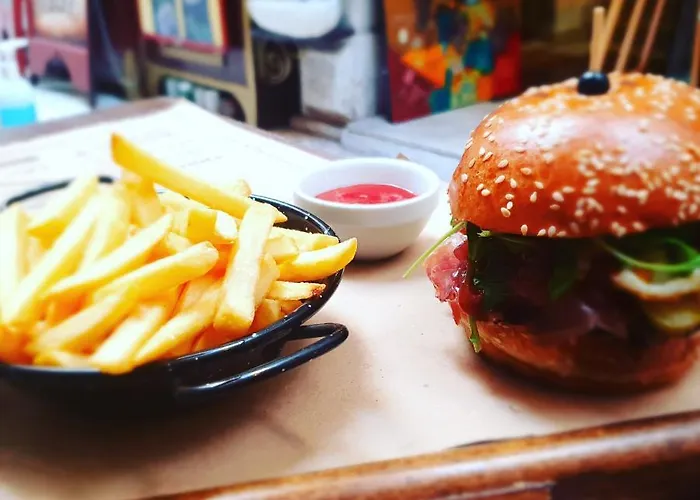 Capo - Old Town - Parking Trogir