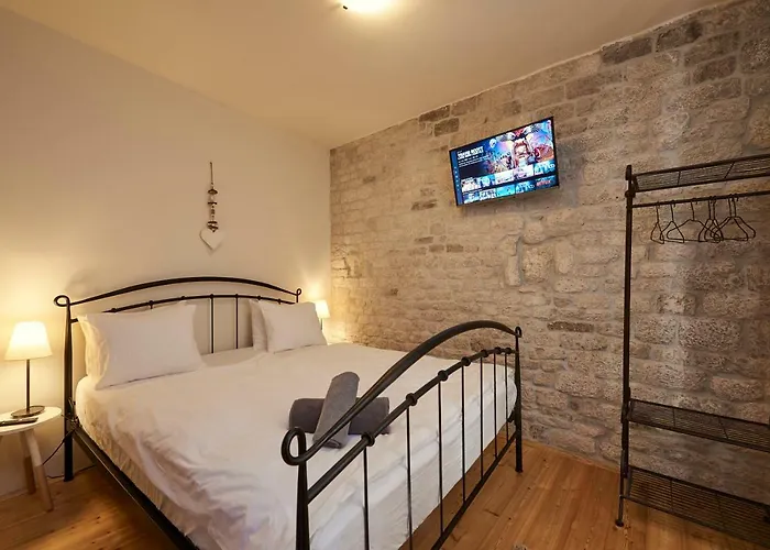 Capo - Old Town - Parking Daire Trogir