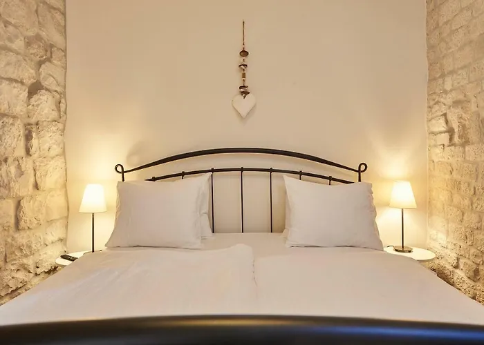 Capo - Old Town - Parking * Trogir