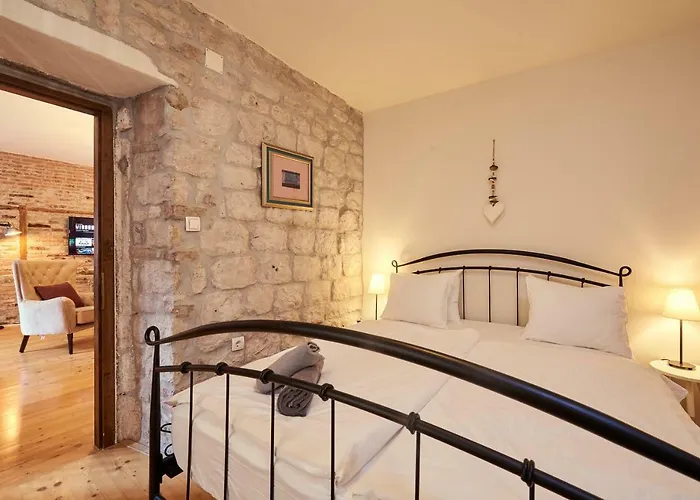 Capo - Old Town - Parking * Trogir