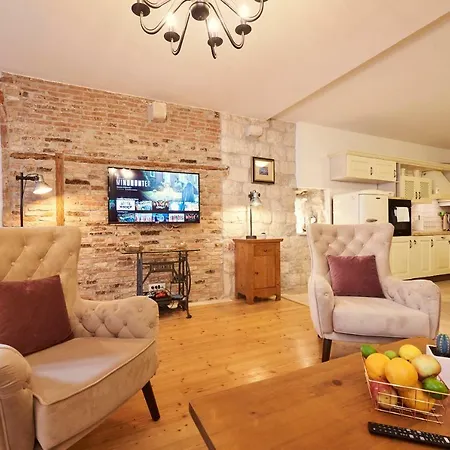 Capo - Old Town - Parking * Trogir