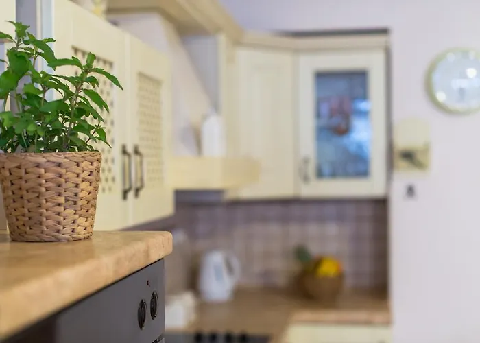 Capo - Old Town - Parking * Trogir