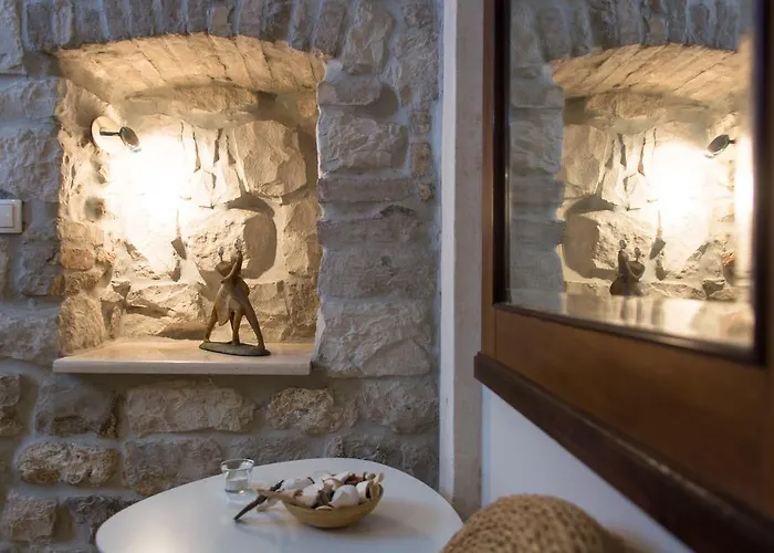 Capo - Old Town - Parking * Trogir